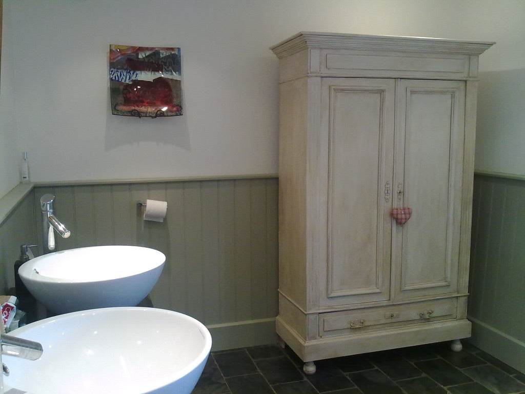 The Old Farmhouse - Bathroom -suzie-catlin-designs