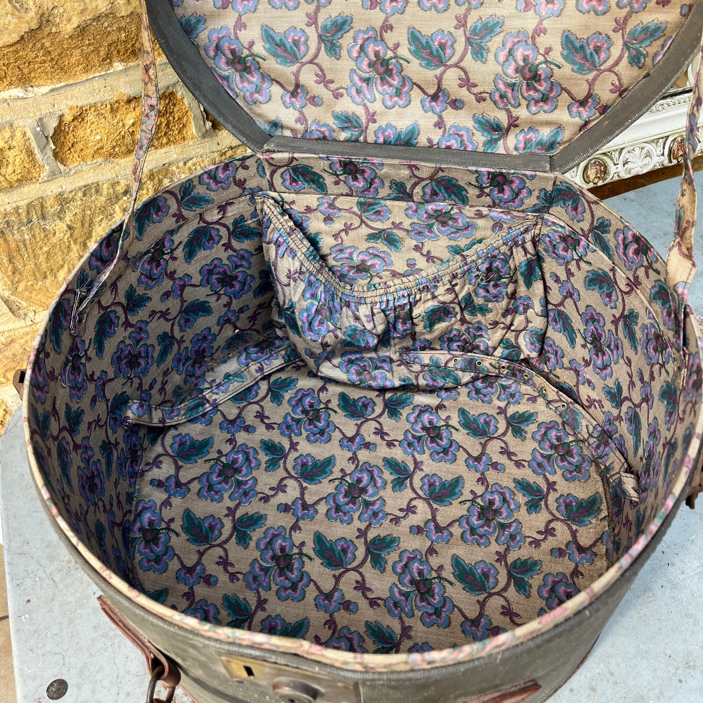 Vintage Edwardian / Victorian Hat Box
