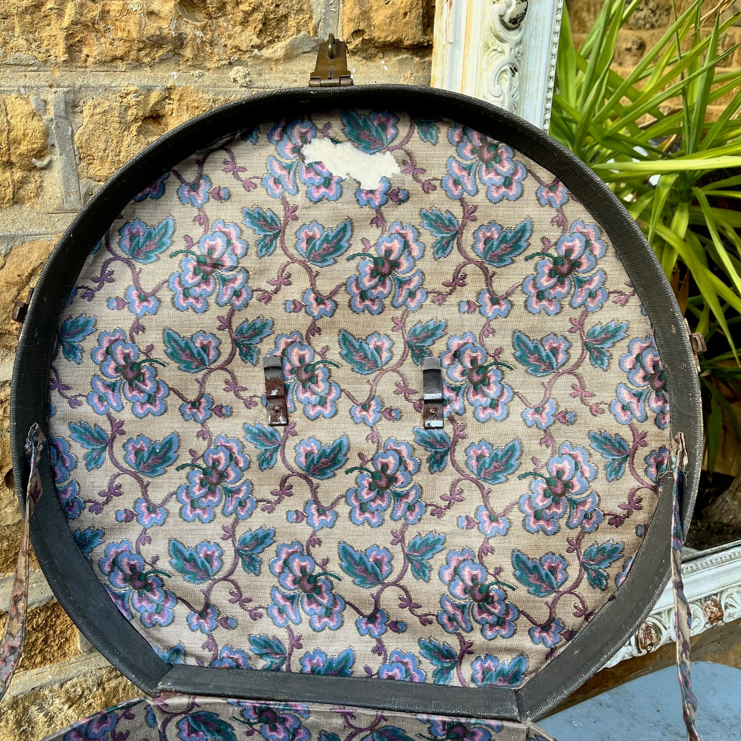 Vintage Edwardian / Victorian Hat Box