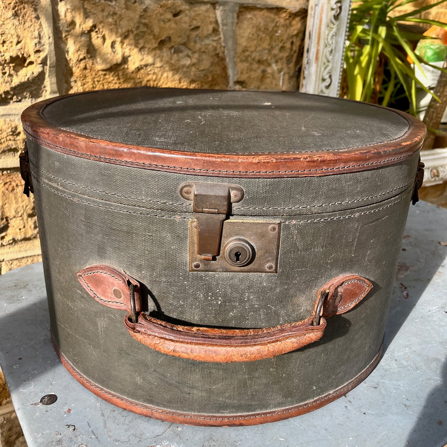 Vintage Edwardian / Victorian Hat Box