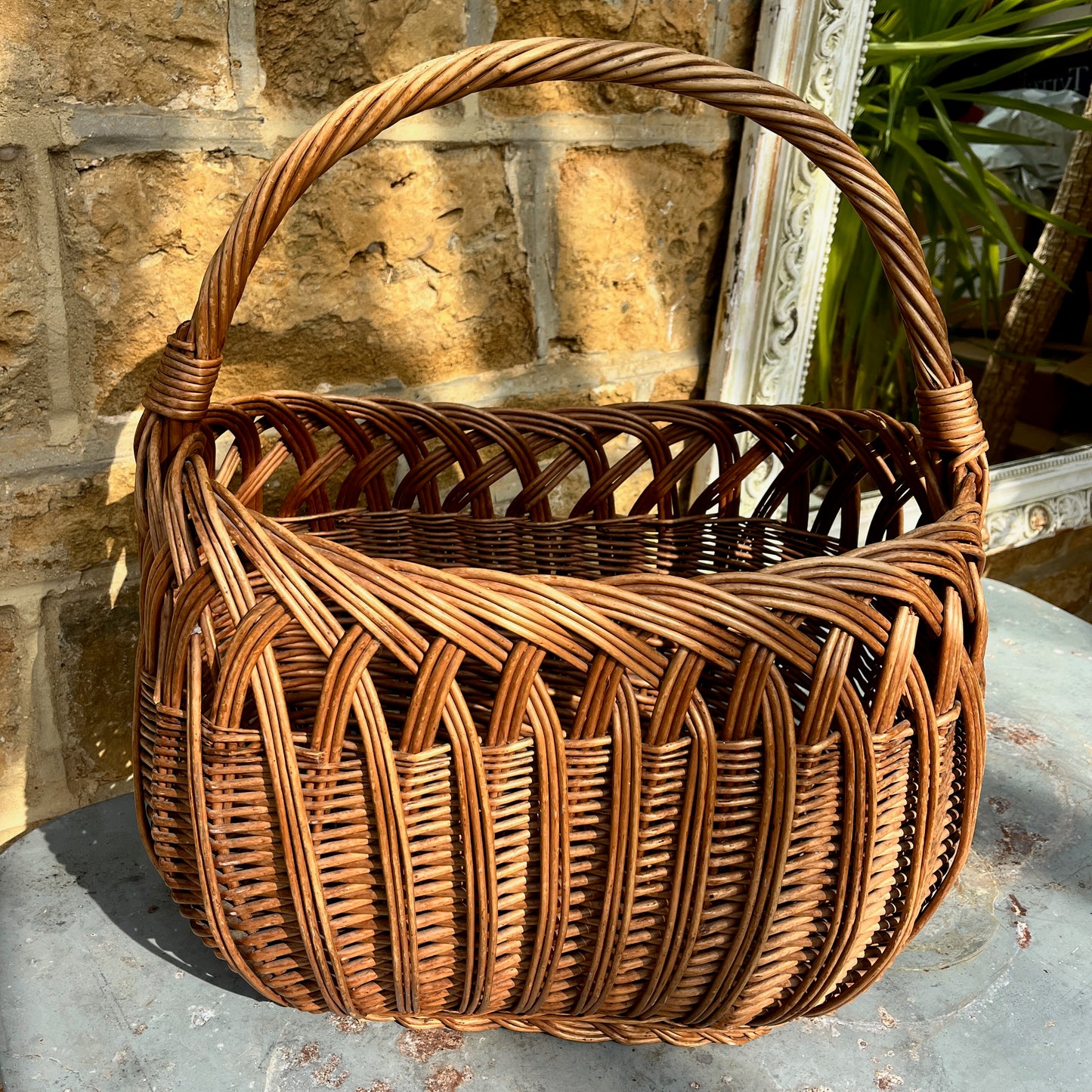 Wicker basket with handle