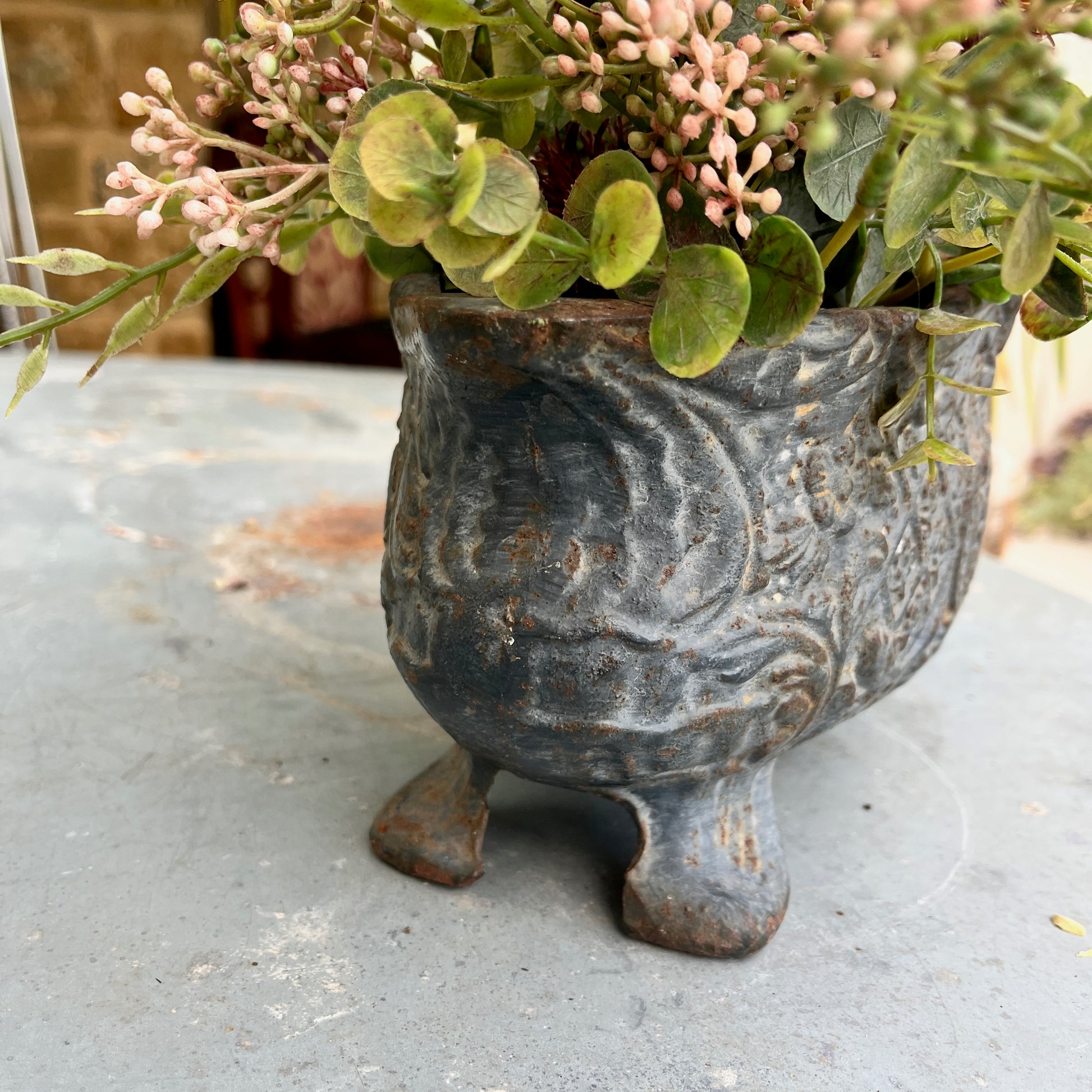 Very decorative vintage French jardinere which sits on four legs, ideal for potting plants