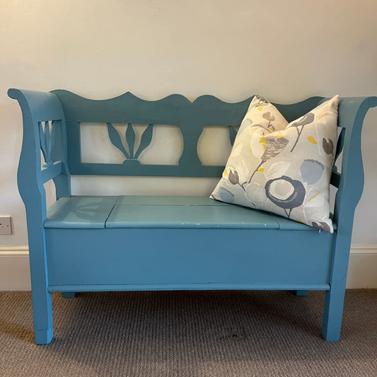 Blue Fleur des Lys style bench