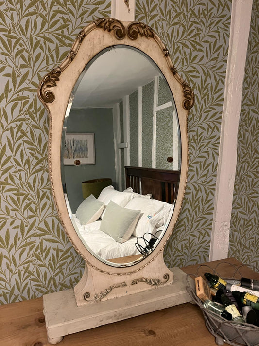 French dressing mirror