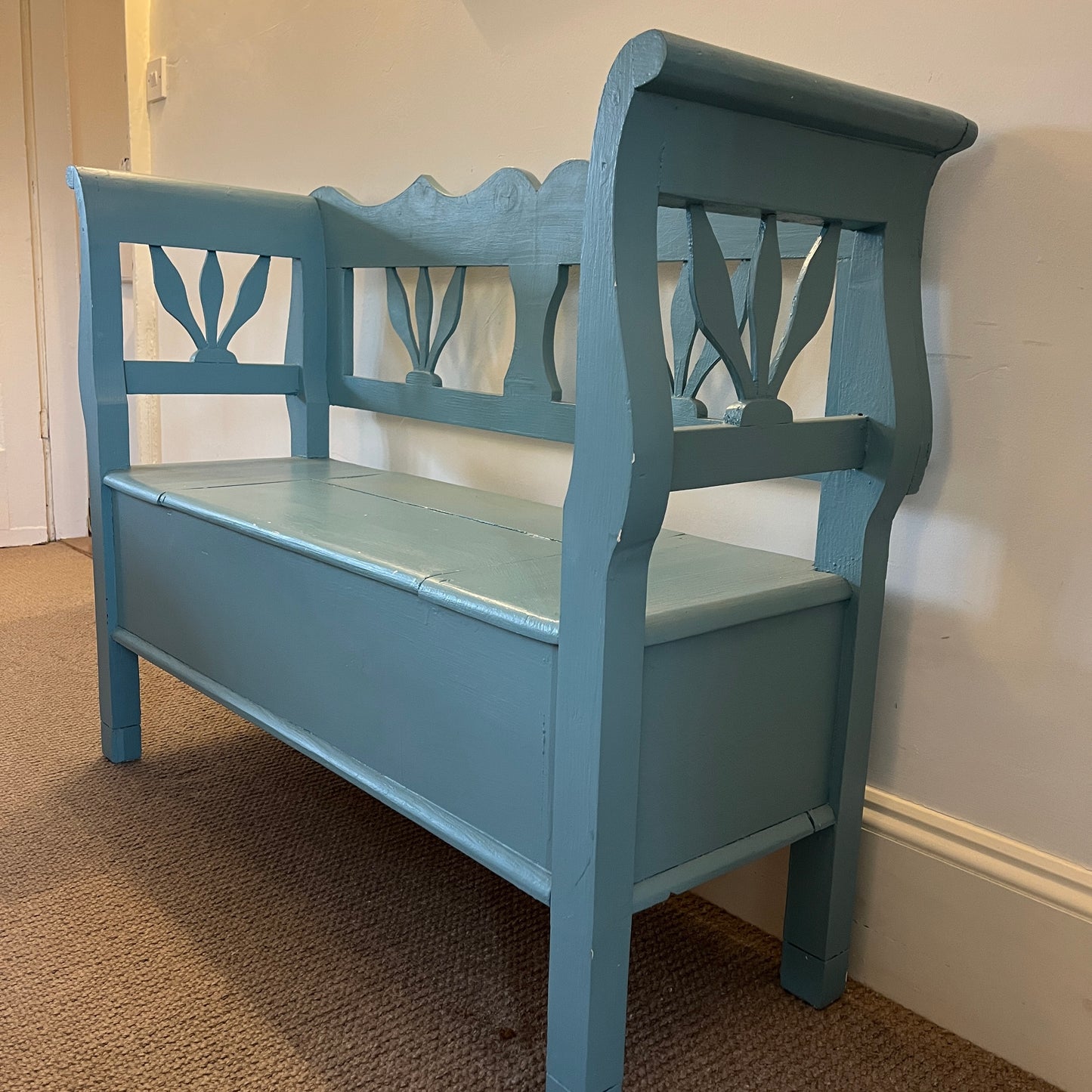 Blue Fleur des Lys style bench