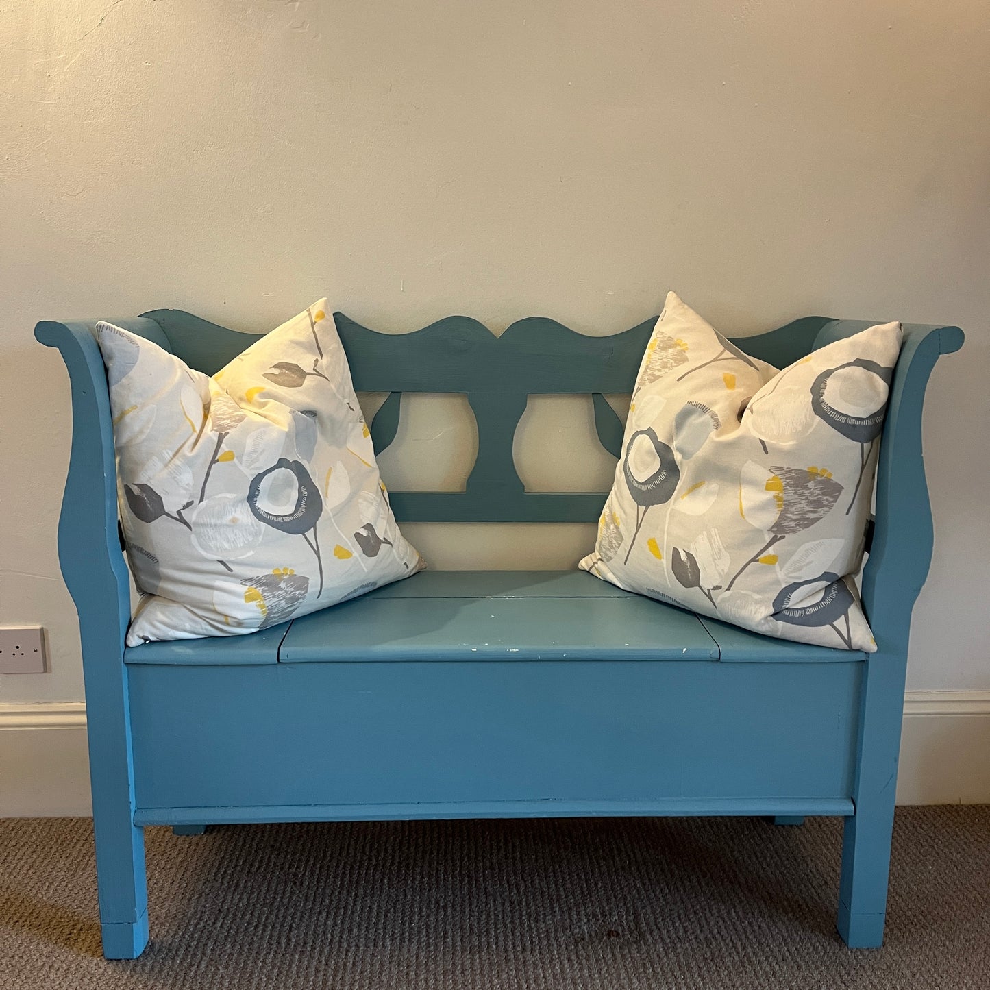 Blue Fleur des Lys style bench