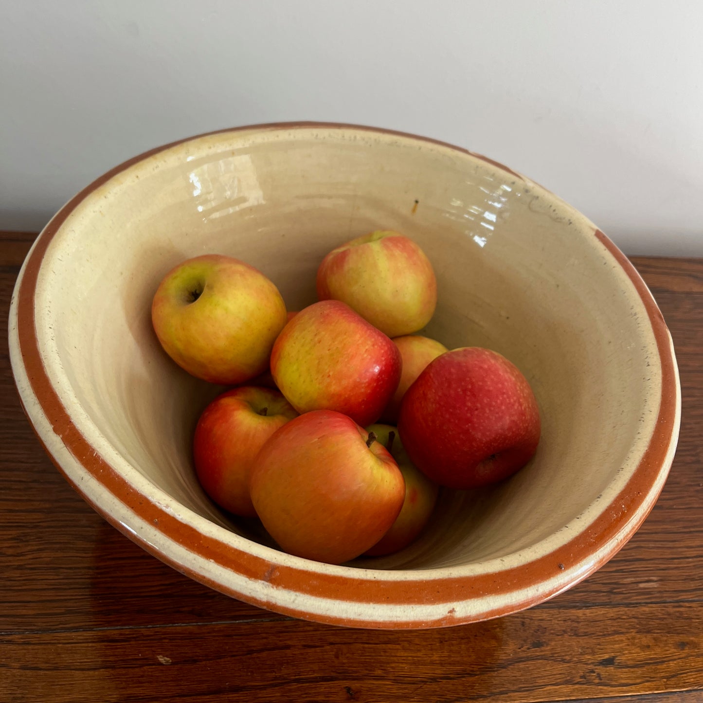 Small 19th-century English red earthenware diary bowl with a simple traditional design