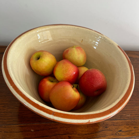 Small 19th-century English red earthenware diary bowl with a simple traditional design