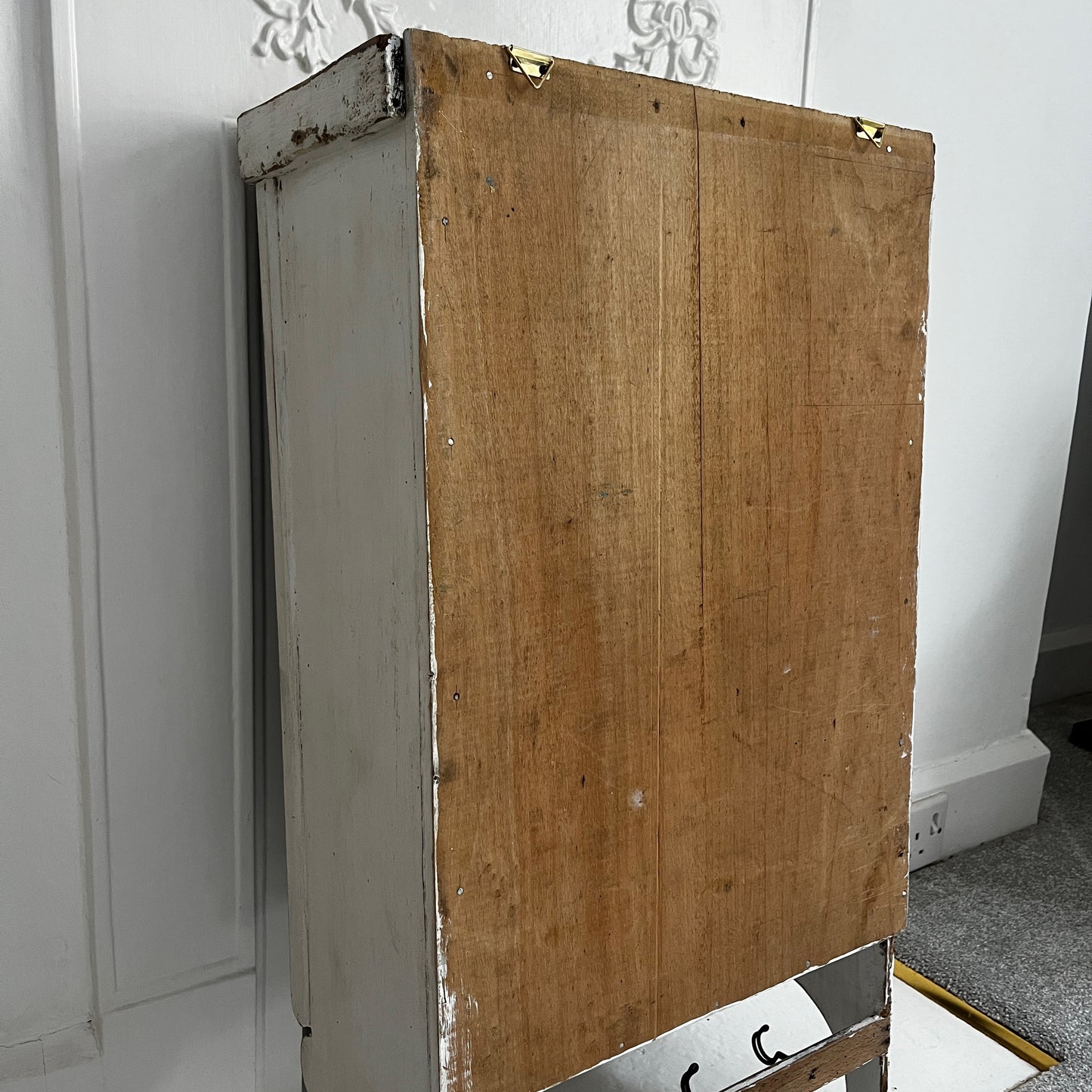 A French wall cupboard with a glazed glass door, two interior shelves, a single drawer, and practical hooks beneath. Its compact proportions and timeless rustic character make it ideal for use as a kitchen, bathroom, or hallway cabinet.