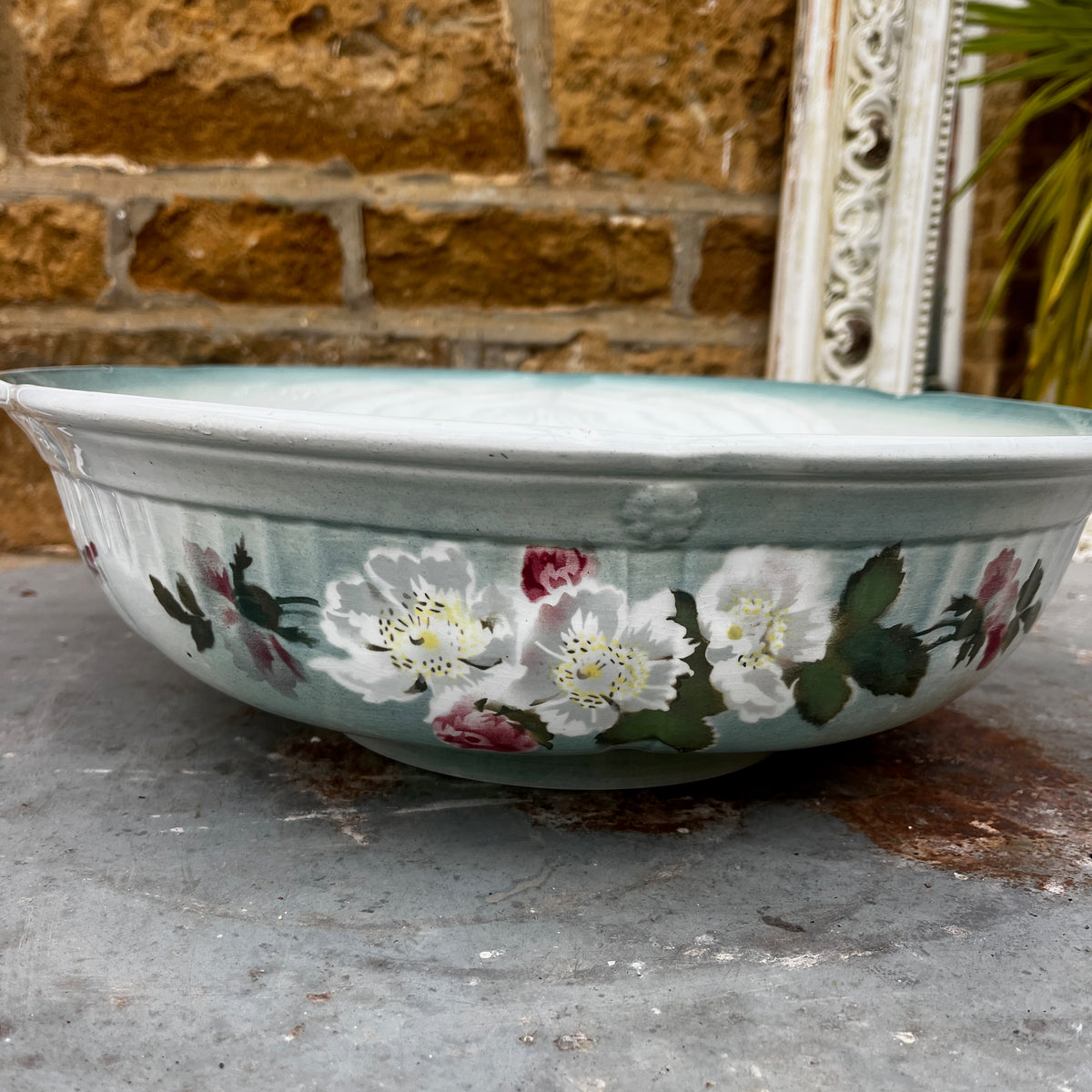 Mid-20th-century Sarreguemines ceramic salad bowl in the Oeillet pattern, featuring a delicate floral design.
